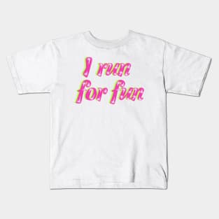 I run for fun in bubble pink Kids T-Shirt